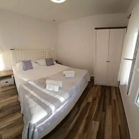 度假居 House Stela