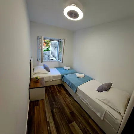 House Stela *