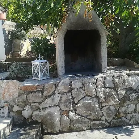 度假居 House Stela
